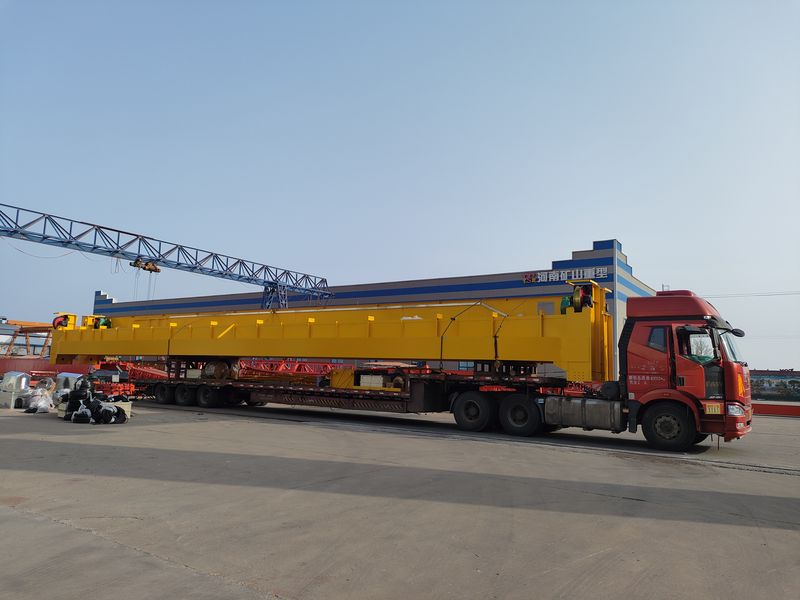通用橋式起重機  QD32/5t—25.5m  制作完成，發(fā)往河南洛陽交付客戶使用